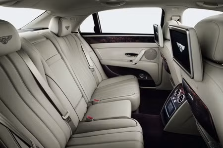 Mức tiêu hao nhiên liệu 21,4 lít/100 km đường nội thị và 12,4 lít/100 km đường quốc lộ.