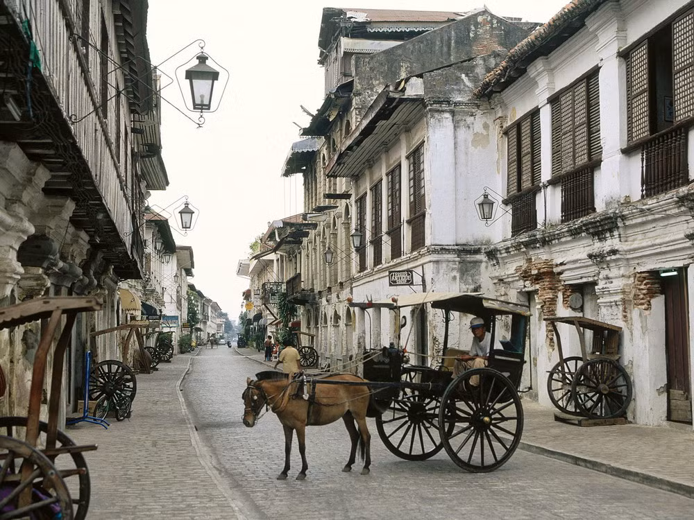Lịch sử thành phố này đã có từ trước khi người Tây Ban Nha xuất hiện và đô hộ Philippines. Vào giai đoạn đó, Vigan chỉ là một làng nhỏ gồm nhiều nhà sàn được dựng bằng tre hoặc gỗ.