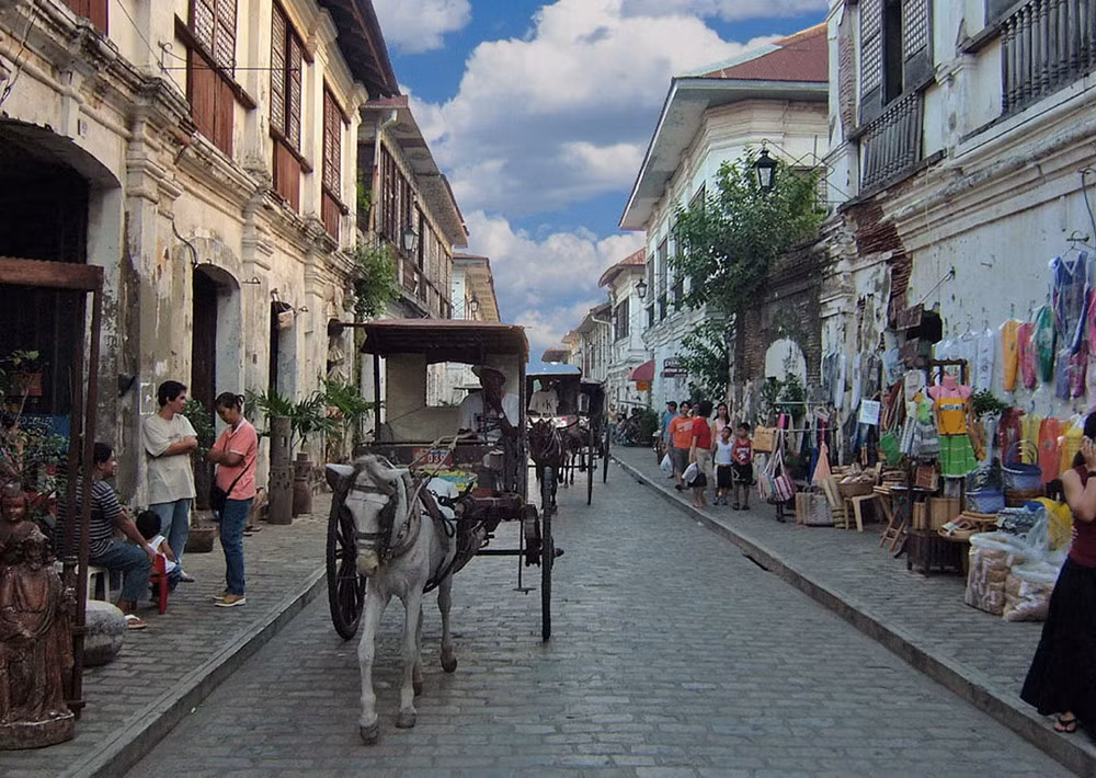 Các kiến trúc điển hình ở Vigan ngày nay vừa mang nét truyền thống Á Đông, vừa thể hiện sự ảnh hưởng sâu đậm của kiến trúc Tây Ban Nha.