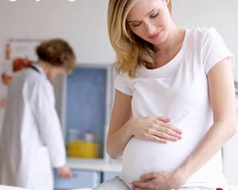 Nhau thai kém phát triển. Cũng ảnh hưởng nhiều đến sự phát triển của thai nhi. Nhau thai có ảnh hưởng rất nhiều tới bào thai vì nó kiểm soát quá trình vận chuyển hormone và những dưỡng chất thiết yếu khác cho bào thai. Bánh nhau nhỏ đi làm cho quá trình vận chuyển ấy cùng các sản phẩm chuyển hóa ở bào thai bị giảm, thai nhi không hấp thụ được nhiều chất dinh dưỡng từ mẹ nên ảnh hưởng tới sự phát triển, dẫn đến còi cọc.