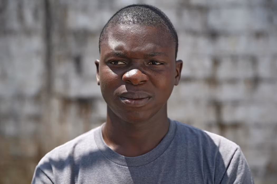 Peters Roberts, 22 tuổi nằm trong danh sách những bệnh nhân hồi phục sau nhiễm Ebola, anh chàng này cũng mất em gái, chú và anh em họ trong đại dịch Ebola.