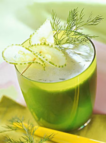 Bí đao. Bí đao có khả năng tiêu trừ nước thừa trong cơ thể, có khả năng khống chế đường chuyển hóa thành mỡ nên ngăn chặn được sự tích lũy mỡ trong cơ thể, chống tình trạng béo phì. Cách khác và trực tiếp hơn, bạn hãy ép nước bí đao để uống. Bí đao chứa nhiều nước nên đây cũng là cách làm đẹp, giảm béo giá rẻ. Chỉ với 500g nước ép bí đao mỗi ngày, bạn sẽ thấy hiệu quả giảm béo ngay trong vài ngày.