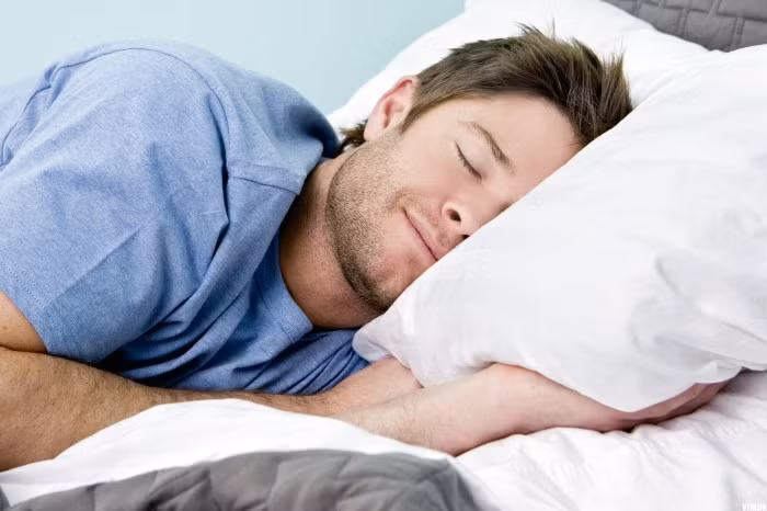 Không phải lúc nào cũng gây đau. Khi kiểm tra sức khỏe tổng quát, bạn cũng nên có cuộc kiểm tra về bộ phận sinh dục. Một khối u tinh hoàn không gây đau có thể là dấu hiệu đầu tiên của ung thư. Ung thư tinh hoàn là ung thư phổ biến nhất ảnh hưởng đến nam giới độ tuổi từ 15 đến 49. Nhưng nó cũng có thể do sự tắc nghẽn trong dây thừng tinh ở nam giới lớn tuổi. Không phải lúc nào cũng gây đau. Khi kiểm tra sức khỏe tổng quát, bạn cũng nên có cuộc kiểm tra về bộ phận sinh dục. Một khối u tinh hoàn không gây đau có thể là dấu hiệu đầu tiên của ung thư. Ung thư tinh hoàn là ung thư phổ biến nhất ảnh hưởng đến nam giới độ tuổi từ 15 đến 49. Nhưng nó cũng có thể do sự tắc nghẽn trong dây thừng tinh ở nam giới lớn tuổi.
