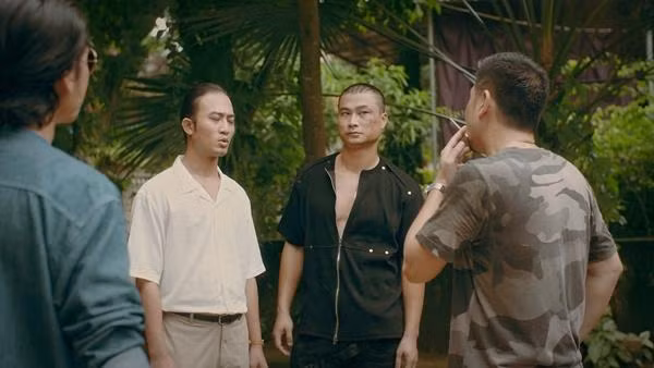 Sau 6 lần đóng chung ở Người phán xử, Quỳnh búp bê, Sinh tử, Phố trong làng, Làng trong phố và Gara hạnh phúc, Doãn Quốc Đam và Duy Hưng lần thứ 7 kết hợp trong phim Cảnh sát hình sự Độc đạo đang phát sóng.