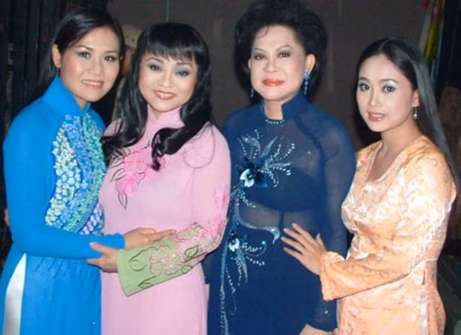 Giọng ca vàng một thời yêu say đắm em trai Ngọc Sơn là ai? - Hình 6 Giong ca vang mot thoi yeu say dam em trai Ngoc Son la ai?-Hinh-6