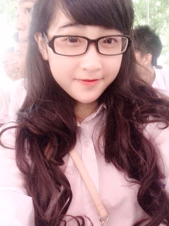 Nụ cười xinh xắn như búp bê của cô nữ sinh Hải Dương.