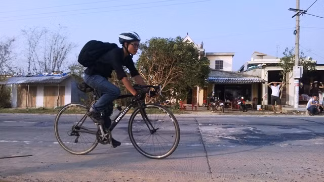 Phạm Thanh Tùng đạp xe đạp gần 700 km để viếng Đại tướng