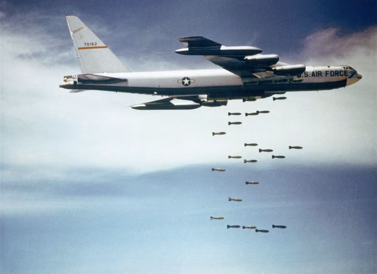 Mỹ định dùng B-52 hủy diệt Việt Nam năm 1972 nhưng họ đã phải chuốc lấy thất bại đau đớn.