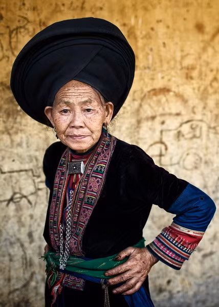 Chân dung cụ bà H'Mông.