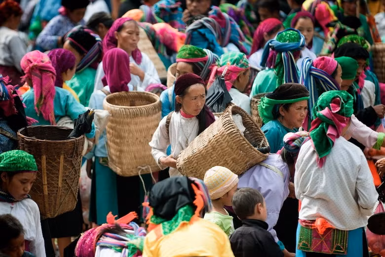 Phiên chợ Sà Phìn.