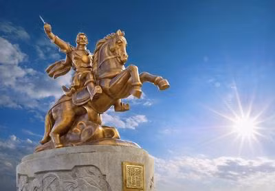 Tượng đài hoàng đế Quang Trung.