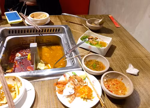 Quản lý nhà hàng buffet phạt khách 200K vì để thừa “rau“ - Hình 3 Quan ly nha hang buffet phat khach 200K vi de thua “rau“-Hinh-3