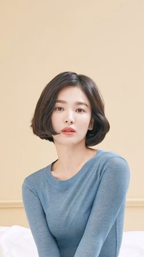 Tóc ngắn ngang cằm cũng là bí quyết giúp chị Song "trẻ mãi không già".