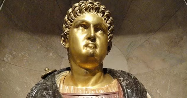 Bằng sự khôn khéo của mình, Nero đã trở thành cánh tay phải của Claudius. Khi vị hoàng đế này chết một cách bí ẩn (mà theo một số giai thoại là bị Nero đầu độc), Nero được truyền ngôi và trở thành bá chủ của người La Mã.