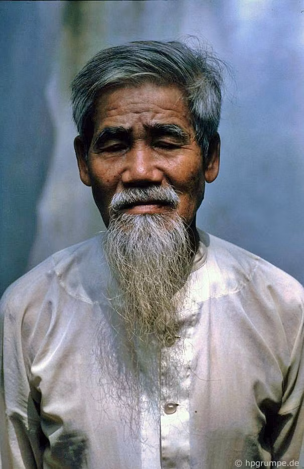 Chân dung một cụ ông đẹp ở làng Cổ Loa.