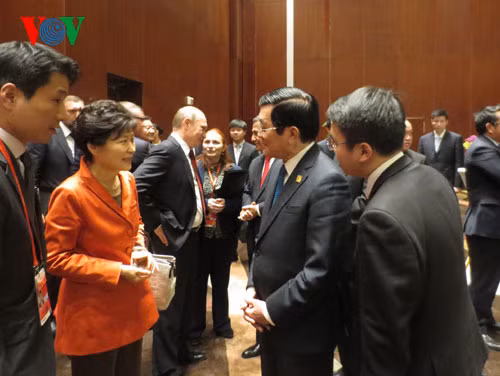Bên cạnh đó, Chủ tịch nước cũng có các cuộc tiếp xúc với Tổng thống Peru Ollanta Humala, Quốc vương Brunei Darusalam Haji Hassanal Bolkiah, Thủ tướng Australia Tony Abbott, Thủ tướng Thái Lan Prayuth Chan-ocha… cùng nhiều lãnh đạo các nền kinh tế khác.