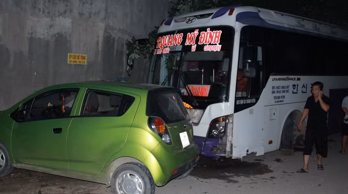 Chiếc xe khách do Phạm Quang Trường cầm lái.
