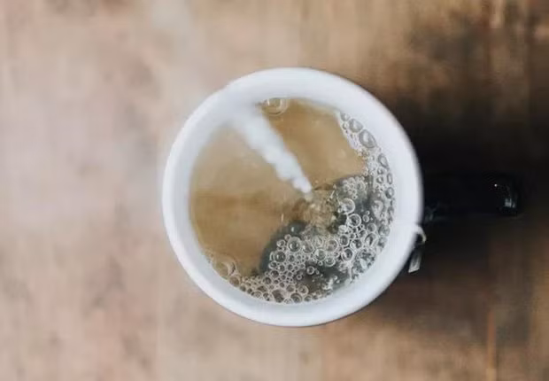 5 loại nước uống thường xuyên có thể gây ngộ độc, tạo sỏi, sinh bệnh - Hình 2 5 loai nuoc uong thuong xuyen co the gay ngo doc, tao soi, sinh benh-Hinh-2