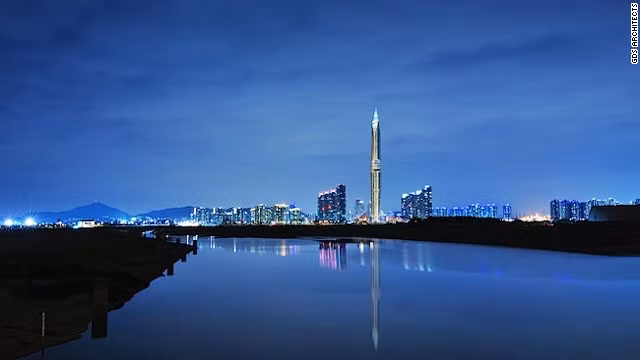 Infinity Tower về đêm, khi hệ thống đèn LED ngoài mặt tiền không hoạt động.