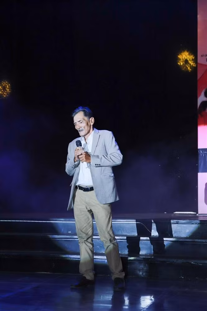 Thương Tín: 'Tôi giờ yếu lắm, như cây đèn trước khi tắt' - Hình 2 Thuong Tin: 'Toi gio yeu lam, nhu cay den truoc khi tat'-Hinh-2