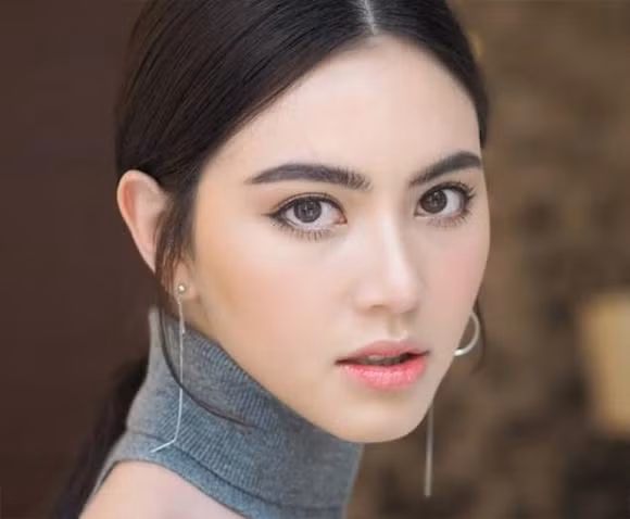 Phụ nữ sung túc cỡ nào, nhìn mặt là biết, sẽ có ba nét rõ ràng Phu nu sung tuc co nao, nhin mat la biet, se co ba net ro rang