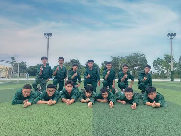 Các nam sinh cũng không thua kém "hội chị em", rất nhiều anh chàng điển trai đã hội tụ trong một khung hình!