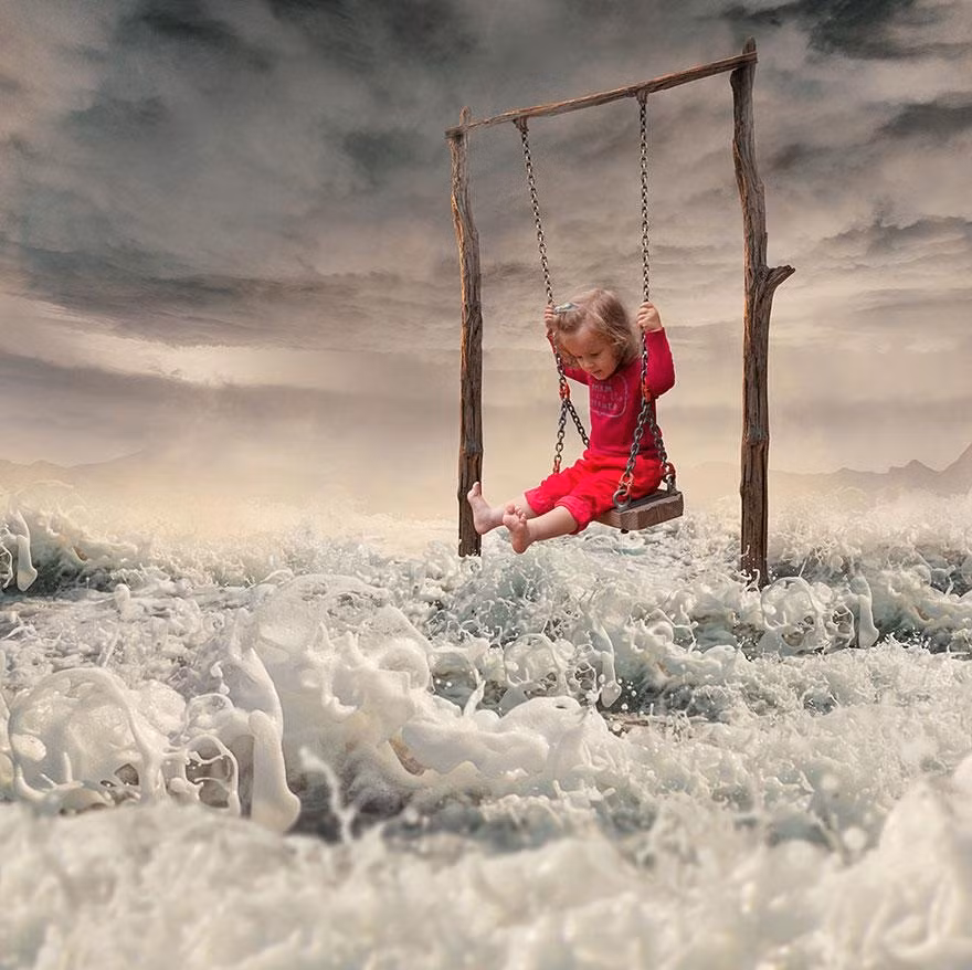 Bằng cách vận dụng những kỹ năng, kinh nghiệm và óc sáng tạo, nhiếp ảnh gia Caras Ionut đã truyền đạt những suy nghĩ của mình vào những tác phẩm manip của mình.