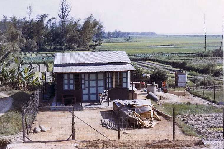 Một ngôi nhà ở vùng nông thôn giữa Huế và Đà Nẵng.
