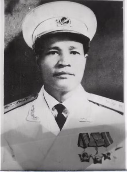 2. Đại tướng Nguyễn Chí Thanh (1914-1967). Năm thụ phong: 1959. Quê quán: Thừa Thiên Huế. Bí danh: Sáu Vi, Trường Sơn. Chức vụ cao nhất: Chủ nhiệm Tổng cục Chính trị. Chức vụ cao nhất trong Đảng Cộng sản Việt Nam: Ủy viên Bộ Chính trị (1951-1967). Danh hiệu khác: Huân chương Sao vàng (truy tặng).