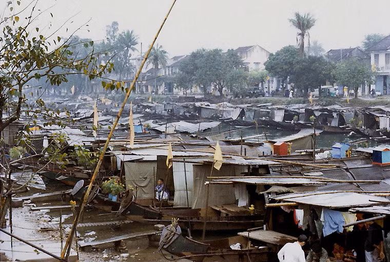 Xóm vạn chài, Huế.