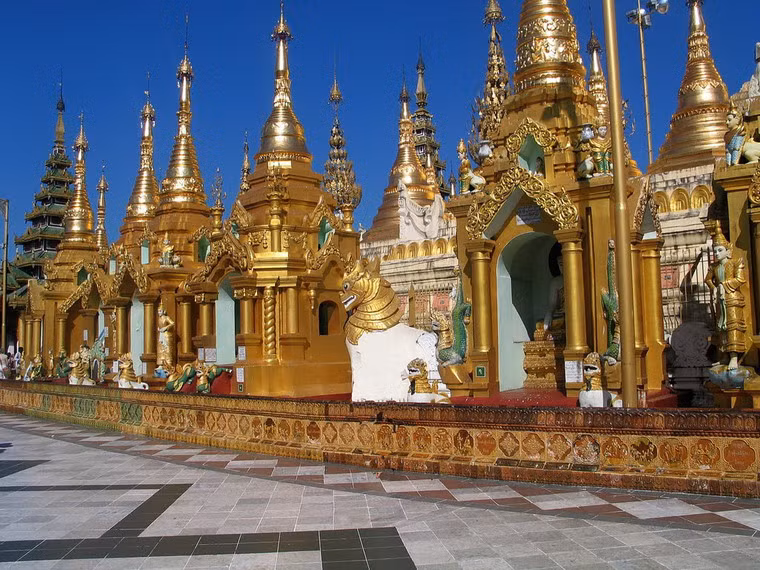 Theo truyền thuyết và theo ghi chép của các nhà sư, ngôi chùa có từ trước khi Phật qua đời, nghĩa là có cách đây 2.500 năm. Tuy nhiên các nhà khảo cổ học cho rằng công trình được xây lần đầu vào khoảng thời gian từ thế kỷ 6 đến thế kỷ 10.