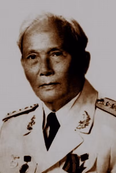  5. Đại tướng Chu Huy Mân (Chu Văn Điều) (1913-2006). Năm thụ phong: 1982. Quê quán: Nghệ An. Bí danh: Vũ Chân, Lê Thế Mỹ, Trần Thanh Lạc, Hai Mạnh. Chức vụ cao nhất: Phó Chủ tịch Hội đồng Nhà nước (1981-1986). Chức vụ cao nhất trong ĐCSVN: Ủy viên Bộ Chính trị (1976-1986). Danh hiệu khác: Đại tướng có tuổi Đảng cao nhất, Huân chương Sao vàng.