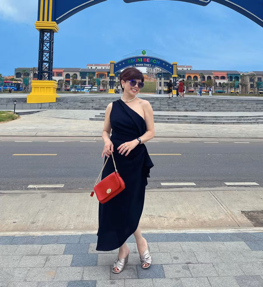 Thông qua những hình ảnh này khán giả được biết, cuộc sống của Ngọc Huyền luôn rạng rỡ. Nữ diễn viên vẫn tươi trẻ.