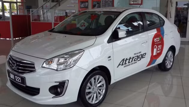 Xe được bán ra thị trường với mức giá chưa đến 600 triệu đồng. Với sự xuất hiện của mẫu xe Attrage, Mitsubishi hứa hẹn sẽ chiếm lĩnh thị trường Việt Nam phân khúc hạng B giá rẻ, sau thành công của "người anh em" Mirage của mình.