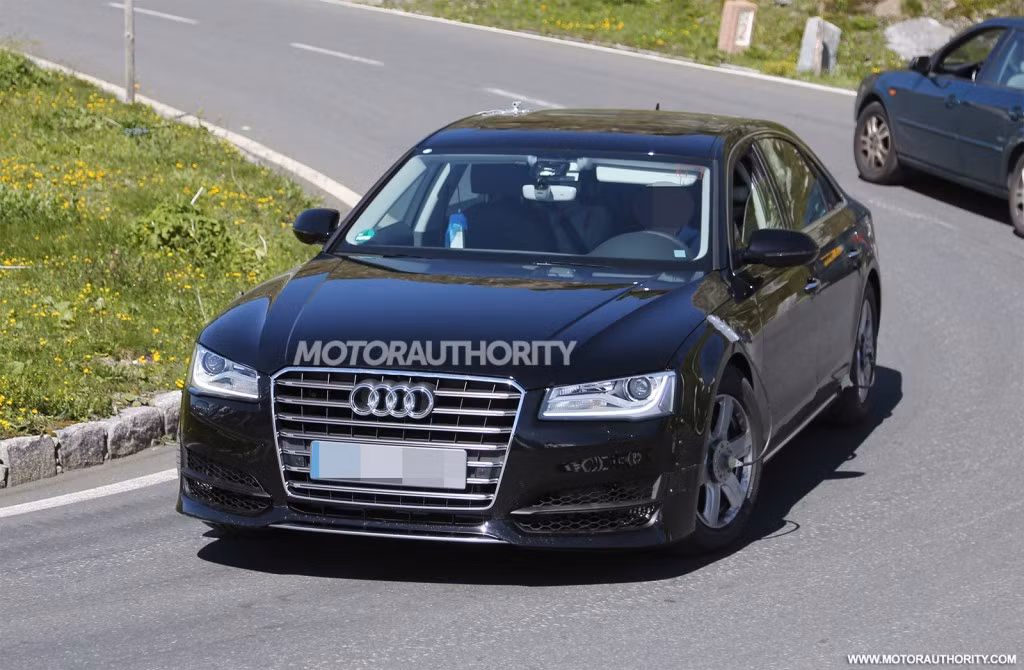 Mẫu xe mới được phát triển dựa trên nền tảng mẫu MLB Evo của Audi với lưới tản nhiệt lớn, đôi mắt đèn pha cứng và sắc hơn so với hình ảnh mà hãng Audi quảng cáo.