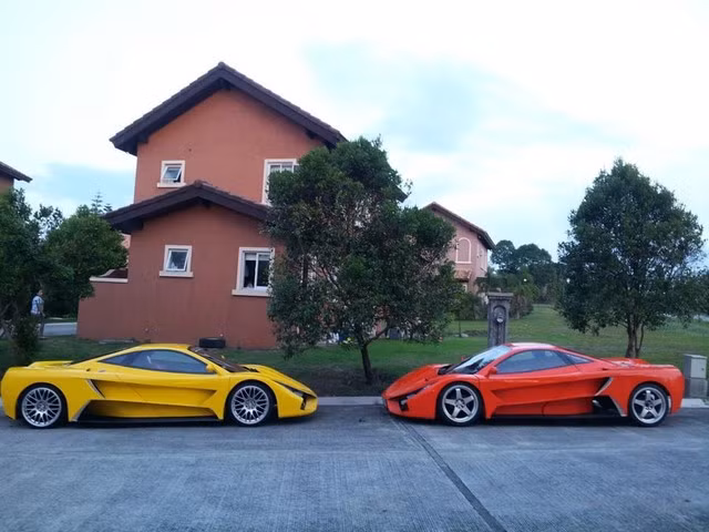 Xe có 3 màu tùy chọn là xanh dương, đỏ và vàng.