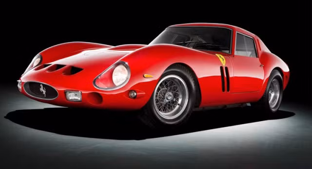 Hồi đầu năm nay, một chiếc Ferrari 250 GTO từng giữ kỉ lục bán đấu giá đắt nhất thế giới với mức 52 triệu USD. Nhưng mới đây, kỉ lục này bị xô đổ bởi người anh em Ferrari 250 GTO 1962 khi được bán lại cho 1 doanh nhân người Đức với mức giá 63,94 triệu USD (khoảng 1.326 tỷ đồng).