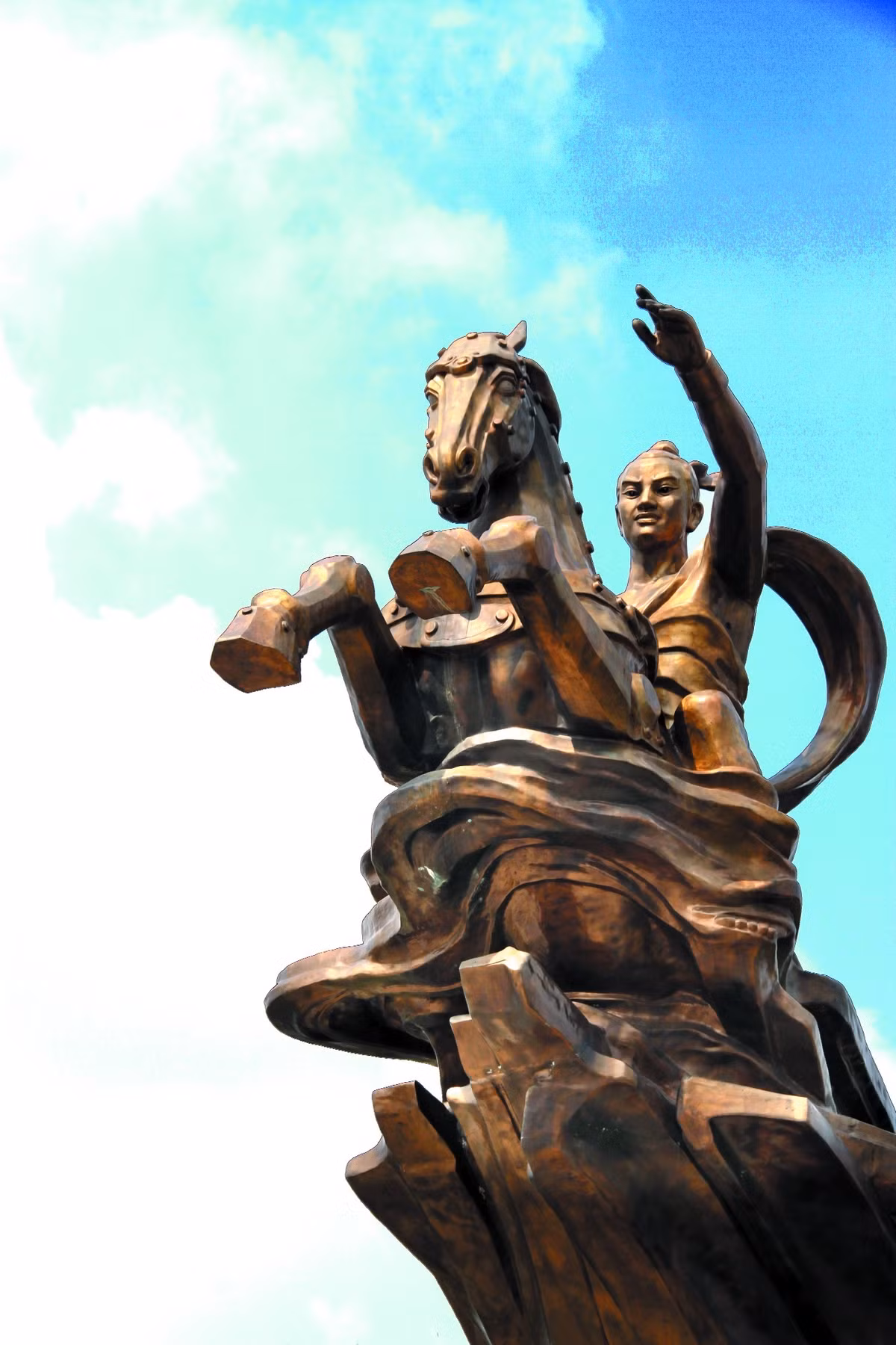 Toàn cảnh tượng Thánh Gióng.