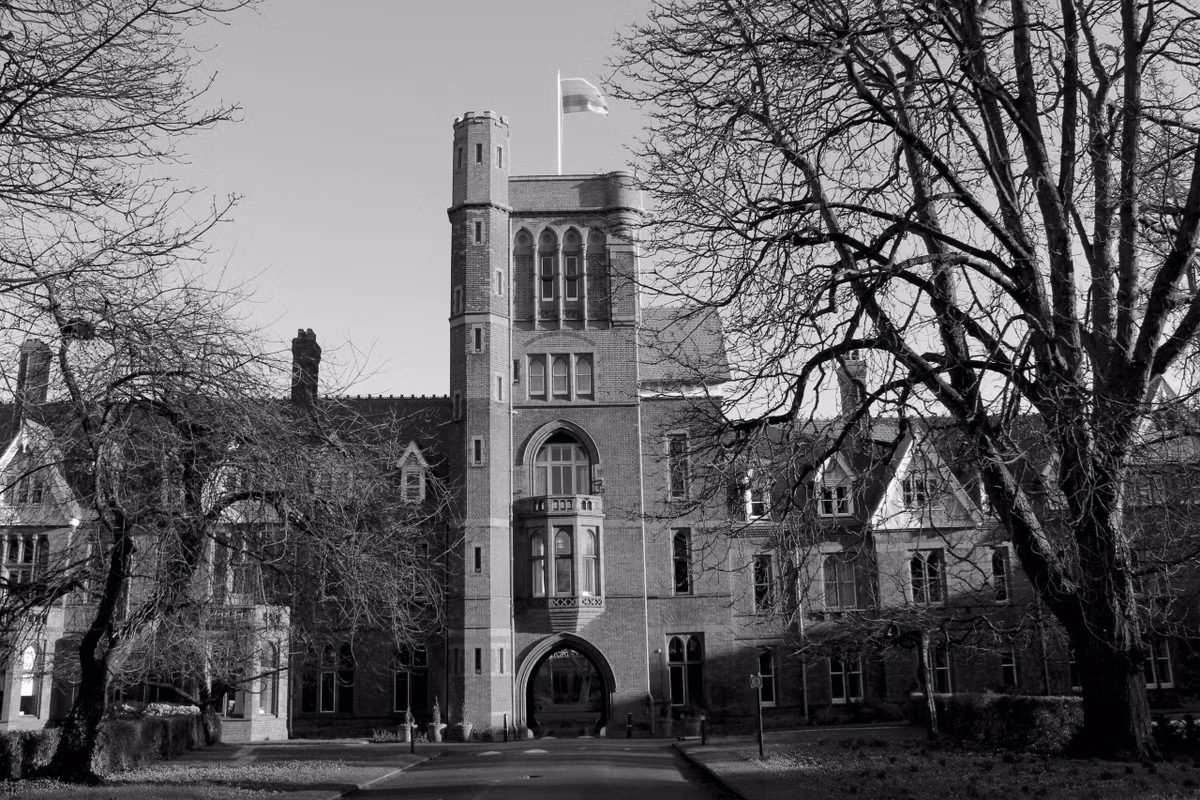  Bộ tứ gián điệp Cambridge là tên gọi một nhóm điệp viên xuất thân từ trường Cambridge danh tiếng đã thâm nhập vào hệ thống tình báo Anh và chuyển các thông tin tối mật cho KGB trong Thế chiến thứ hai và thời gian đầu của Chiến tranh Lạnh.