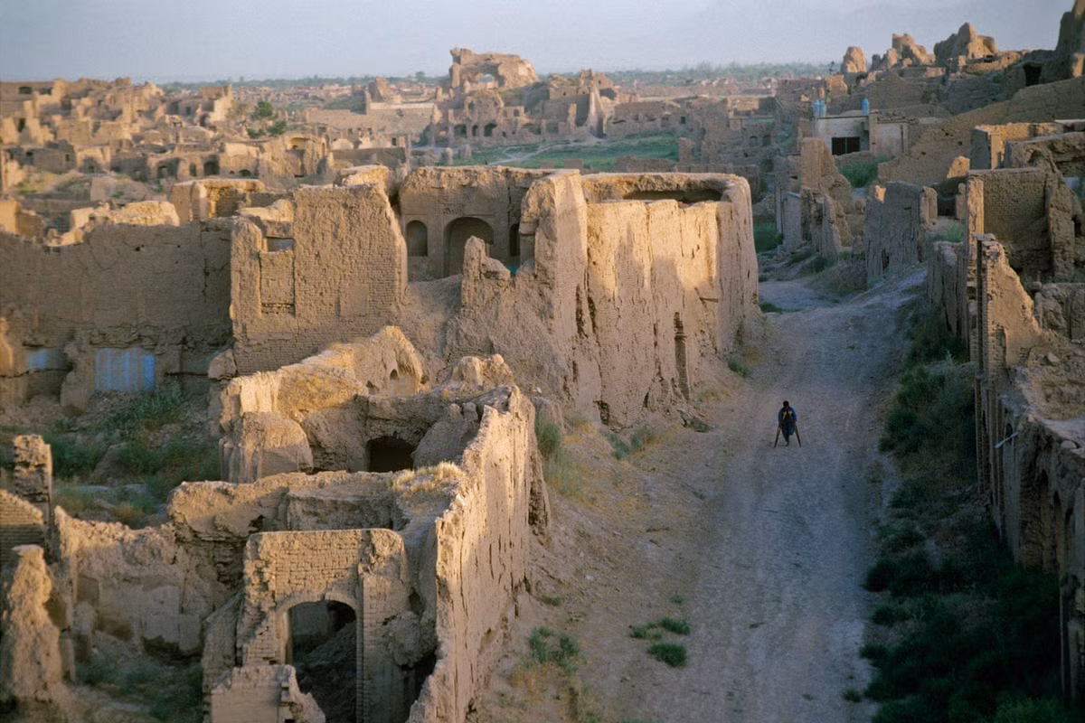 Cảnh tượng hoang tàn ở thành phố Herat năm 1992.