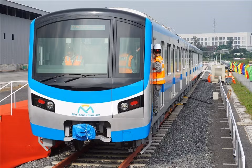 Tuyen metro so 1 nguy co lo hen chay thu nghiem tau cuoi nam nay