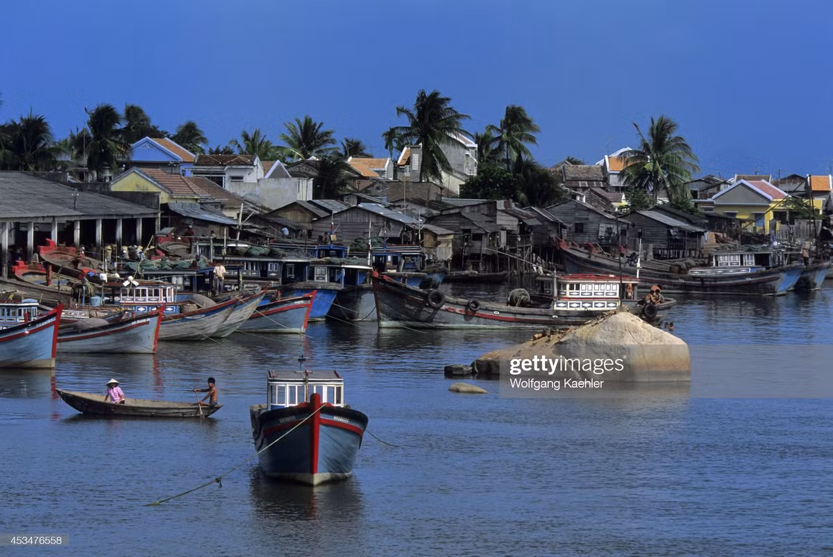 Khung cảnh yên bình của làng chài ở Nha Trang.