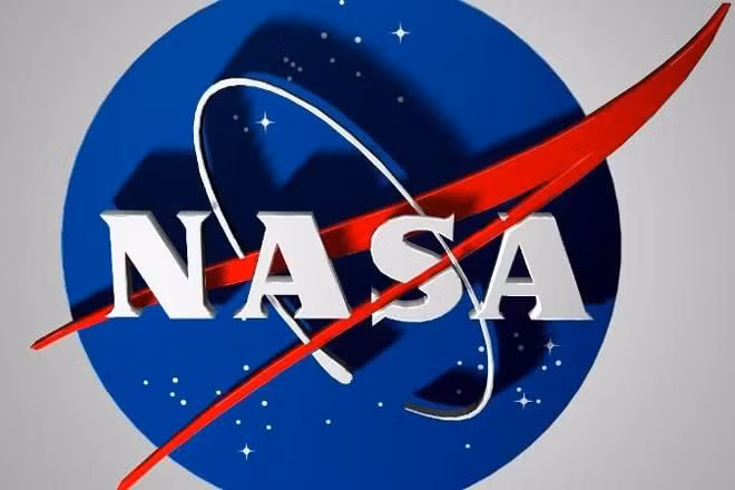 Cùng với việc thành lập NASA người Mỹ đưa ra mục tiêu quốc gia của mình: Nhất quyết giành chiến thắng trong cuộc đua không gian với Liên Xô. Như vậy, NASA chính là "đứa con đẻ" của cuộc cạnh tranh Xô - Mỹ trong vũ trụ.