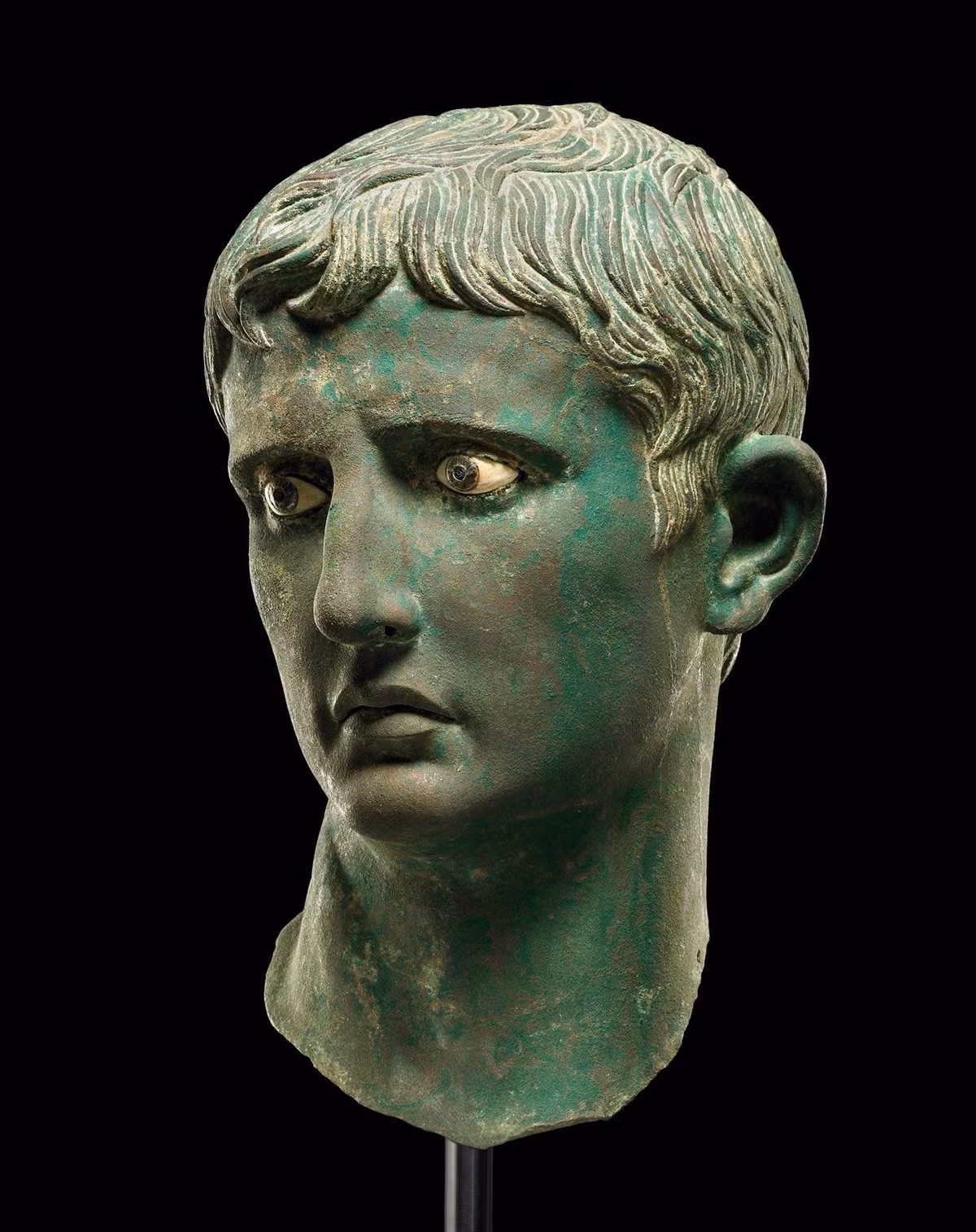 Những năm cuối đời, Augustus chìm trong đau buồn vì những thất bại về quân sự, bất ổn kinh tế và sự mất mát của những người thân. Ông qua đời vào ngày 19/1/14 SCN.