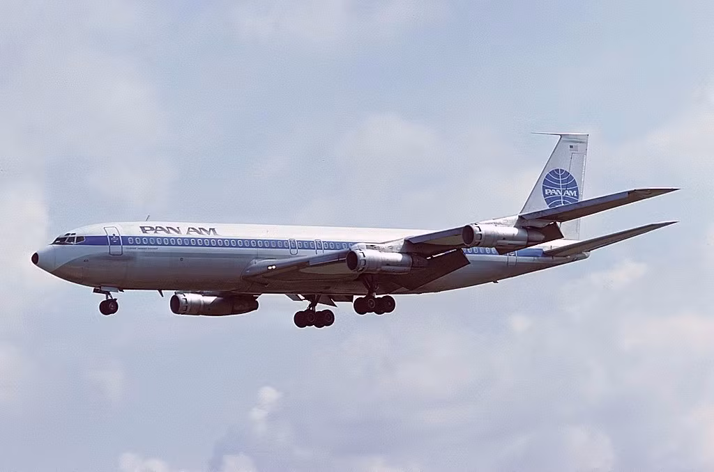 Bắt đầu đi vào hoạt động kể từ năm 1958, Boeing 707 được phát triển nhằm đáp ứng nhu cầu của các hãng hàng không (đặc biệt là Pan-American) về một máy bay phản lực xuyên Đại Tây Dương với sức chứa lớn.
