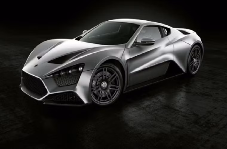 Tuy được thiết kế bằng tay toàn bộ nhưng Zenvo ST1 được trang bị động cơ Supercharges 7.0L V8 giúp lái xe dễ dàng tăng tốc trong thời gian ngắn. Số lượng có hạn với chỉ 15 chiếc khiến nó nhanh chóng trở thành cơn sốt đối với giới đại gia mặc dù nó có giá đến hơn 1 triệu USD.
