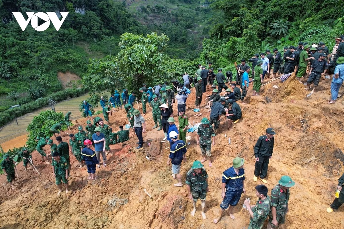 Sat lo 12 nguoi chet o Ha Giang: Am ap tinh nguoi trong hoan nan