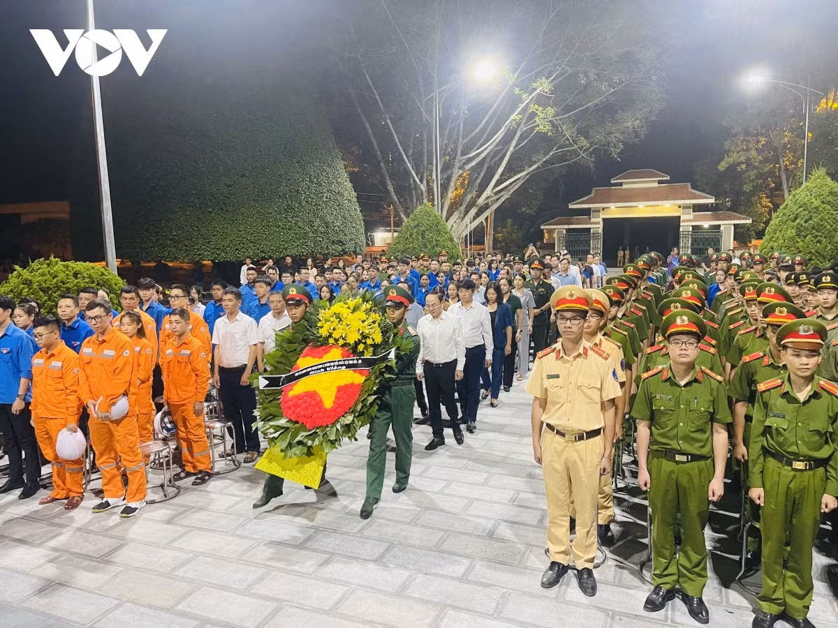 Tại tỉnh Bắc Kạn, hoạt động thắp nến tri ân liệt sĩ cũng được đoàn thanh niên phối hợp cùng chính quyền các địa phương triển khai thực hiện. Tại Nghĩa trang Liệt sĩ tỉnh Bắc Kạn, hoạt động dâng hương, dâng hoa và thắp nến tri ân có sự tham dự của Thường trực Tỉnh ủy, HĐND, UBND, Ủy ban MTTQ Việt Nam tỉnh Bắc Kạn. Chương trình cũng đã tặng nhiều suất quà cho thân nhân gia đình liệt sĩ, người có công.