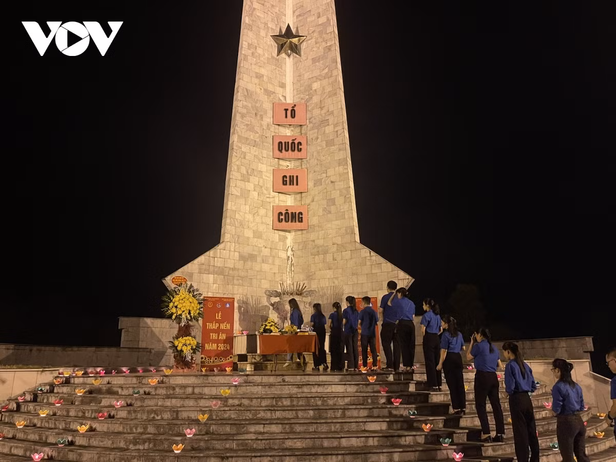 Tại tỉnh Cao Bằng, lễ dâng hương, dâng hoa và thắp nến tri ân được đoàn viên, thanh niên triển khai tại tất cả các nghĩa trang liệt sĩ, đài tưởng niệm, nhà bia ghi tên liệt sĩ trên địa bàn tỉnh. Đoàn thanh niên khối cơ quan, doanh nghiệp tỉnh Cao Bằng dâng hương, thắp nến tri ân liệt sĩ.