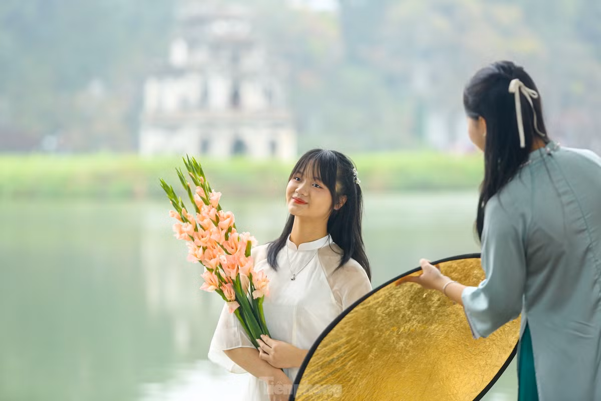 Ho Hoan Kiem ruc ro sac hoa xuan-Hinh-22